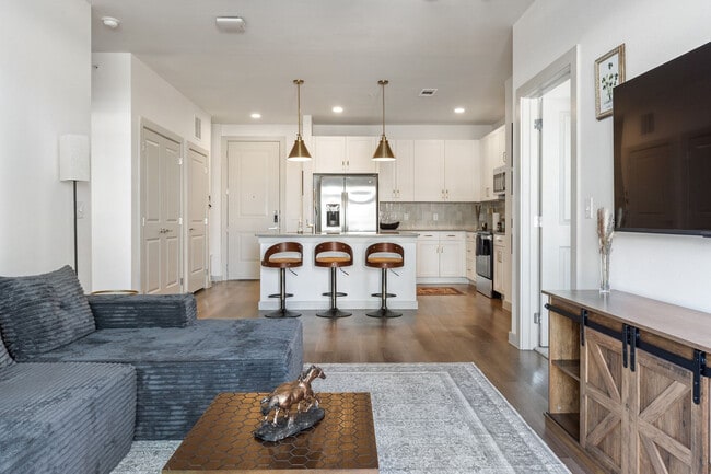 Photo - 1301 Leah Ave Unidad SI FL1-ID1499096P