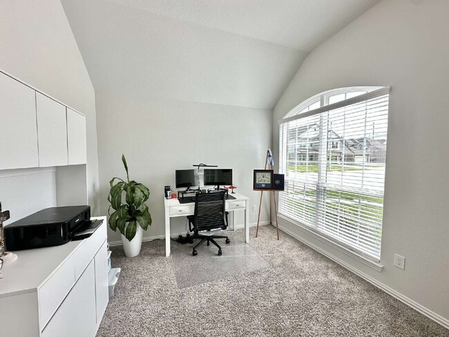 Photo - Charming 4-Bedroom Retreat with Granite Accents & Hardwood Elegance in Alvin!