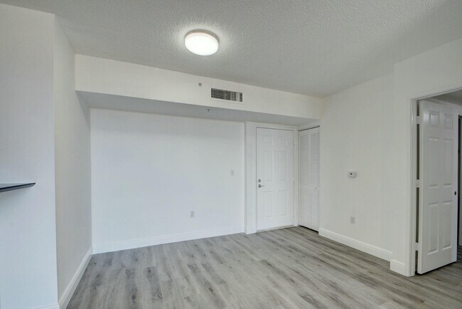 Photo - 651 Okeechobee Blvd Unit 809