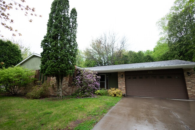 Photo - 1211 Joliet Rd House