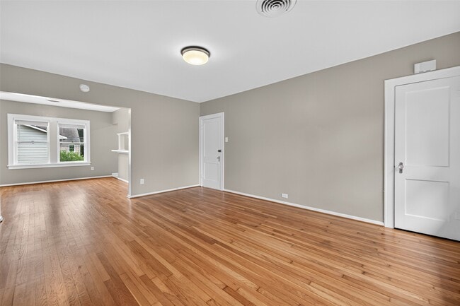 Building Photo - 2343 Wroxton Rd Rental