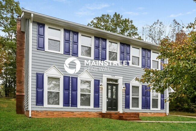 Photo - 4 Bedroom Pet-Friendly Home in Charlotte, NC with Main Street Renewal