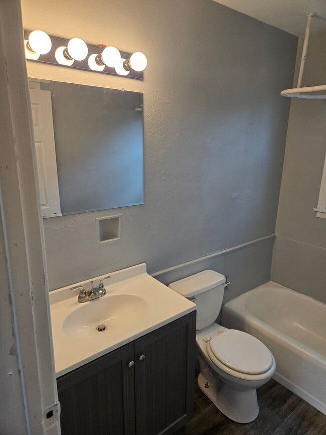 Photo - 1754 Newell St