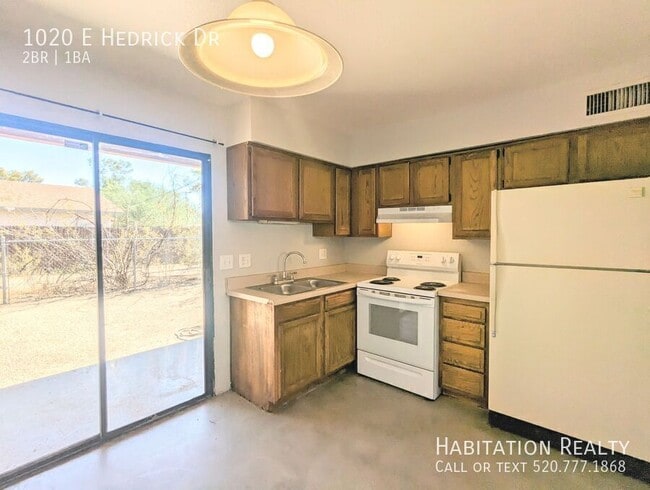 Building Photo - 1020 E Hedrick Dr