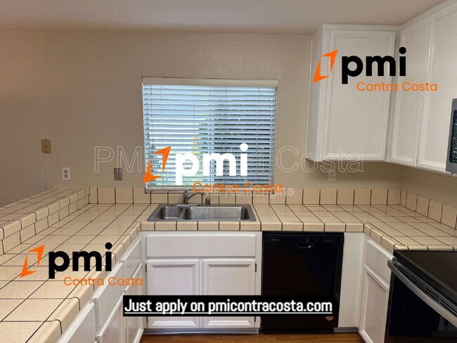 Photo - 974 Signal Ct