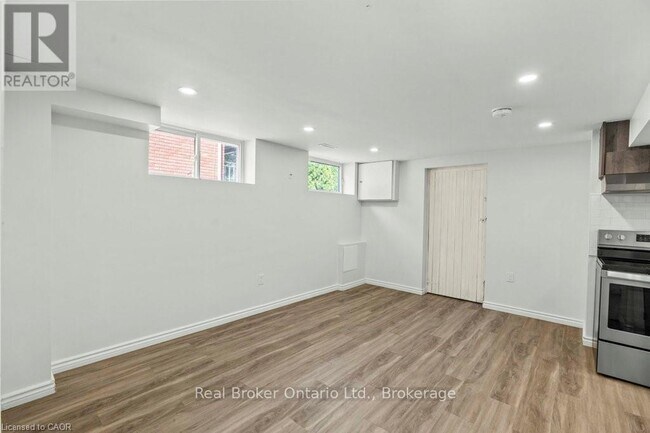 Photo - 326 E 19th St