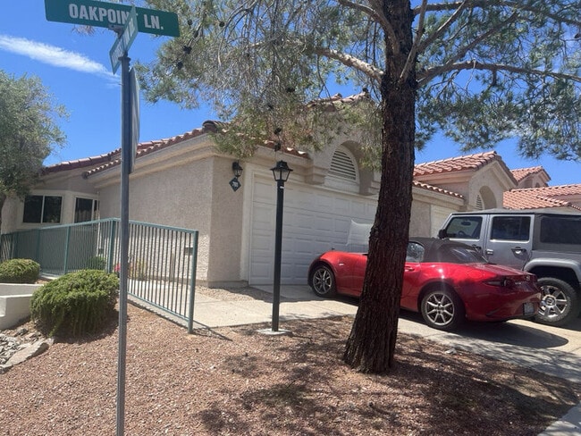 Building Photo - 7811 Oak Point