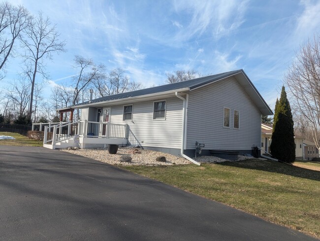 Building Photo - 4125 Spruce St