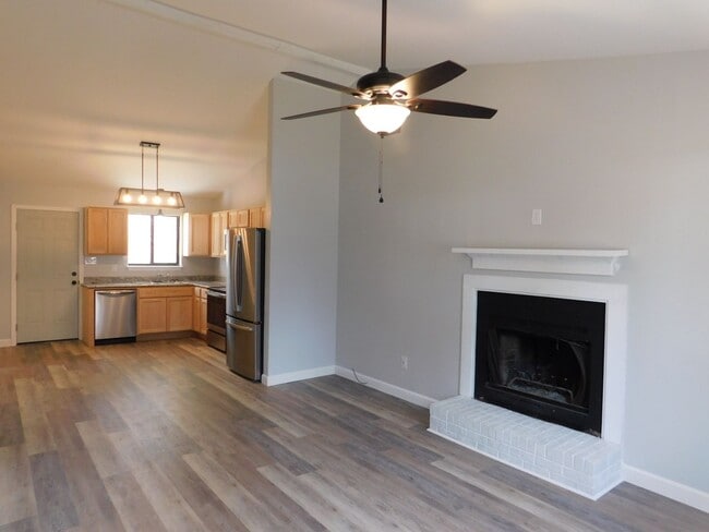 Photo - 208 Cedar Ridge Ct
