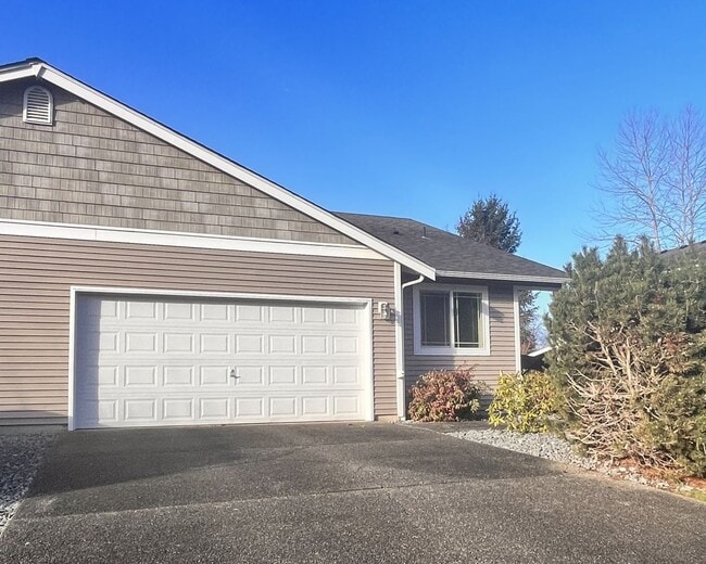 Building Photo - 3-Bedroom Duplex Home - Gated Community - South Hill Unit 15502