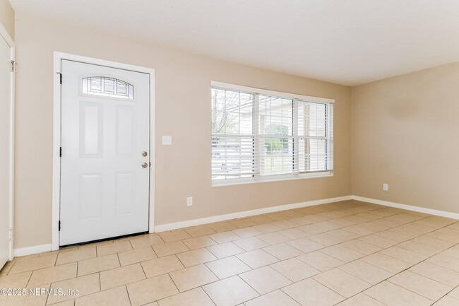 Photo - 1146 Busac Ave