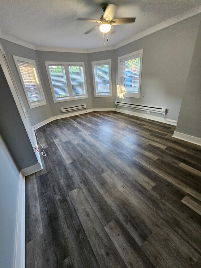 Building Photo - 1421 W Hutchinson St Unit 1417-G Rental