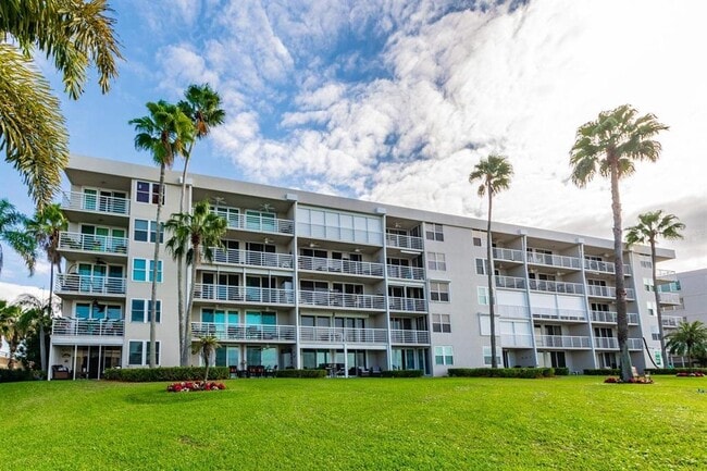 5701 Bahia Del Mar Cir N Unit 403