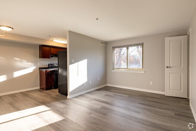 1BR, 1 BA - 566SF - Kitchen/Dining