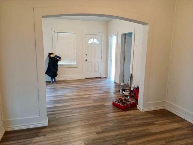 Photo - 308 W 8th St