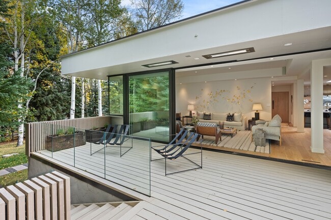 Photo - 721 Meadowood Dr