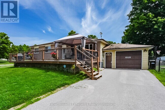 Photo - 660 Harvey Ave