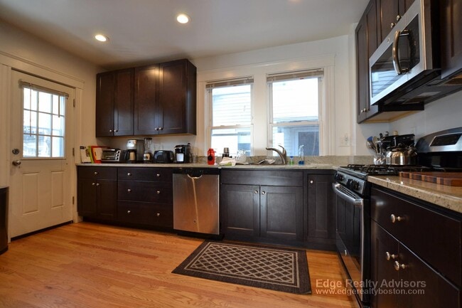 Photo - 16 Sawyer Ter Unit 2