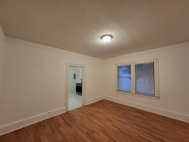 Photo - 4304-4306 Springfield Blvd Unidad 4304