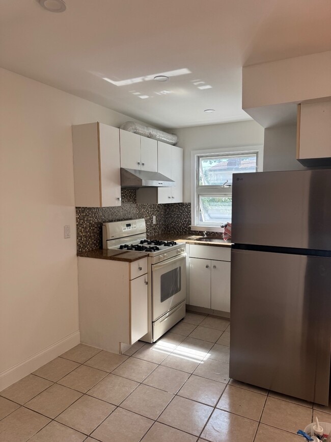 Building Photo - 66 Whitman Ave Rental