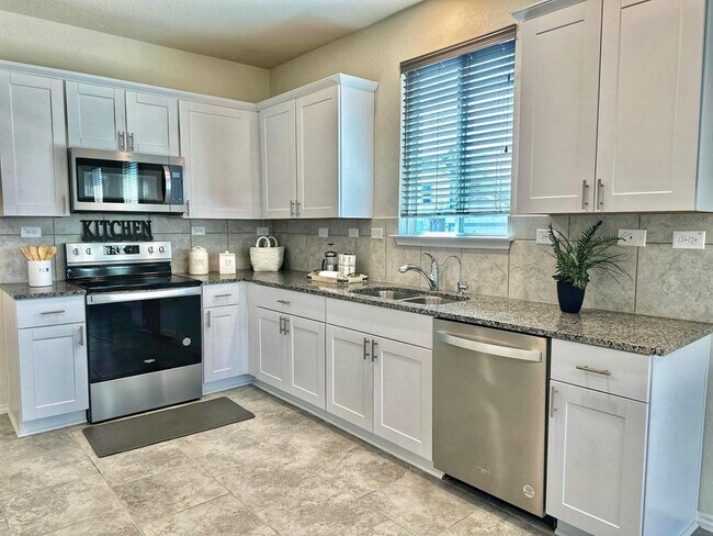 Photo - 3111 Red Columbine