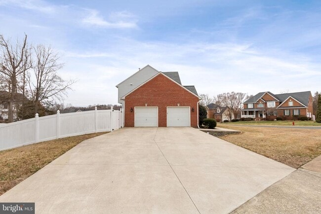 Photo - 6910 Governors Grant Ln