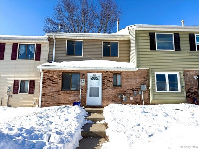 Building Photo - 205 Everett Pl