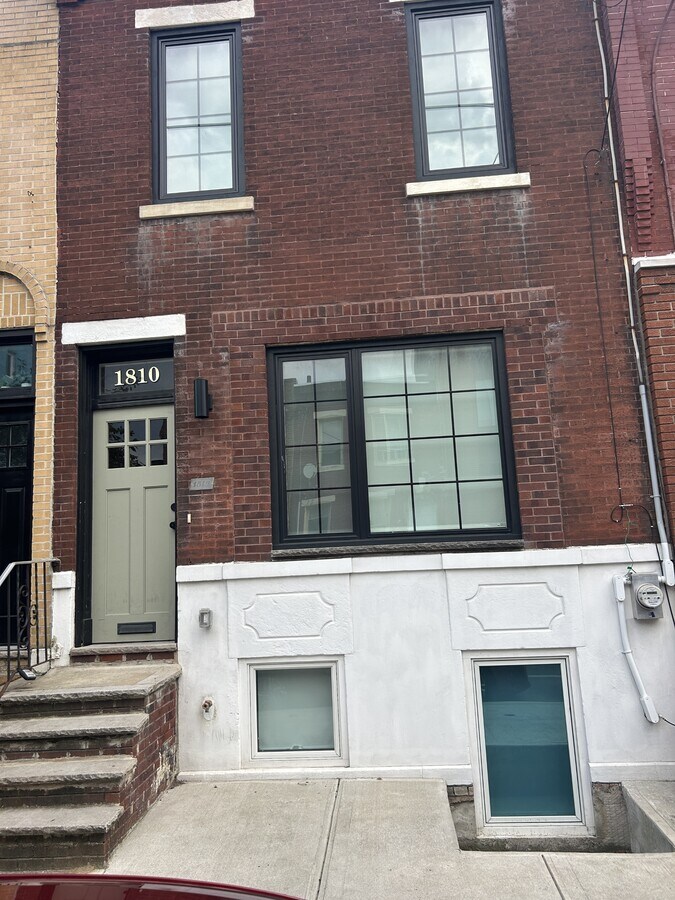 Photo - 1810 Tasker St