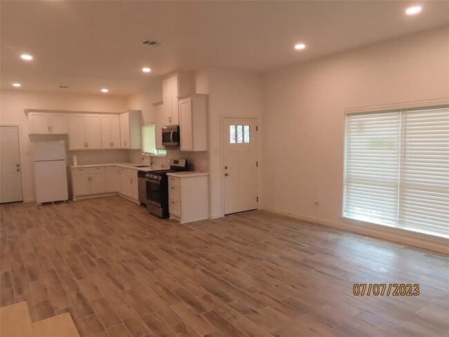 Photo - 403 High Ridge St