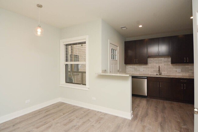 Photo - 1152 Maple Ave Unit 3