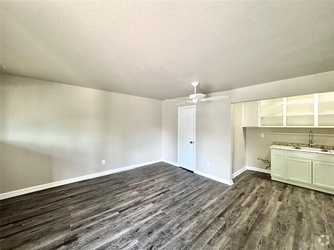 Building Photo - 1756 W Main St Rental