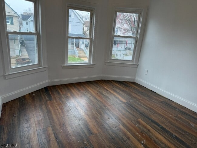 Photo - 726 E 6th St