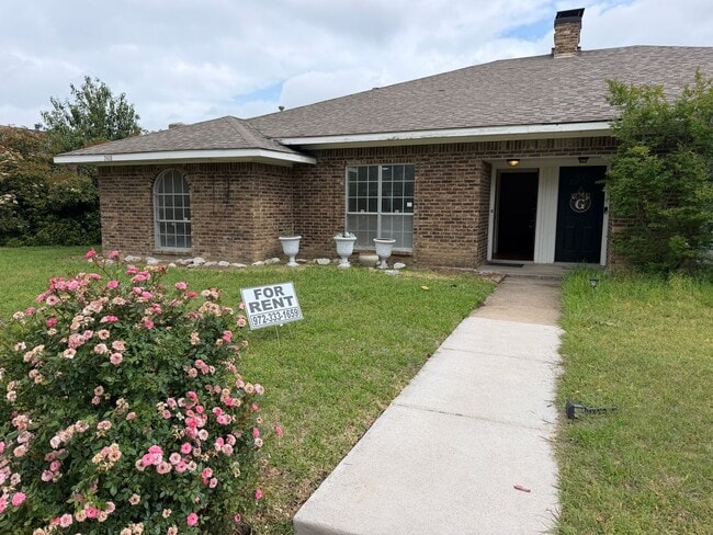 Building Photo - 2418 Guerrero Dr