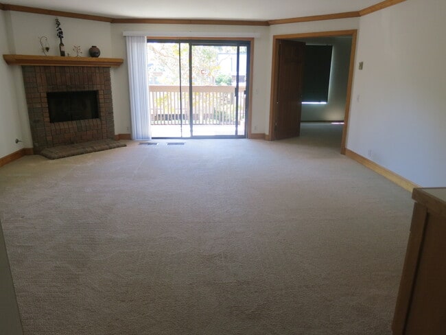Building Photo - 8880 Villa La Jolla Dr Unit 215 Rental