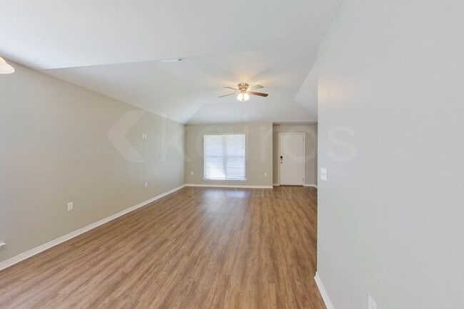 Photo - 16107 Hoiles Ave