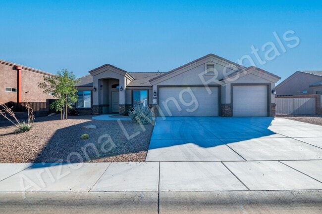 Building Photo - BEAUTIFUL 4 BEDROOM HOME