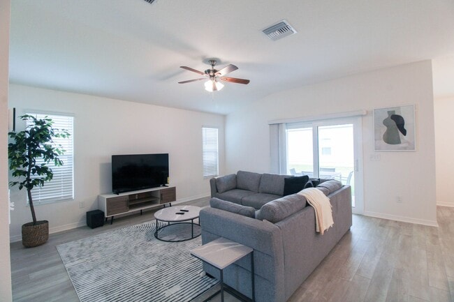 Photo - 7637 Rutherford Ln