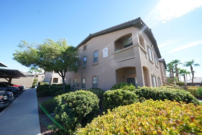 Building Photo - SHOWINGS AVAILABLE NOW Unit 1039