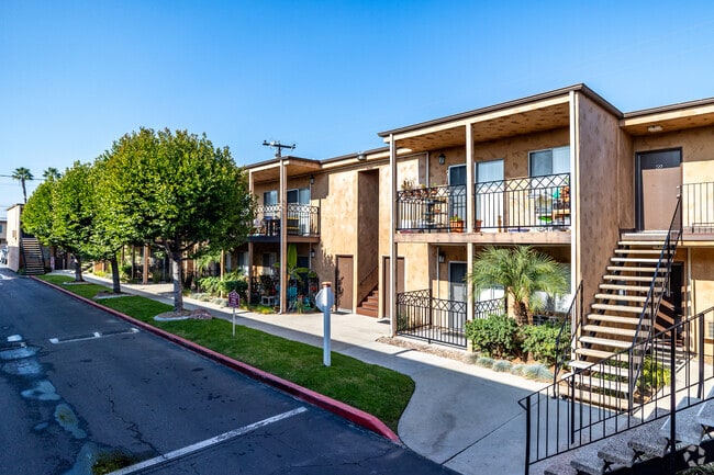 229 Woodruff Apartments - 229 Woodruff Apartments