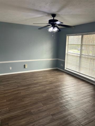 Photo - 409 Wildwood Dr