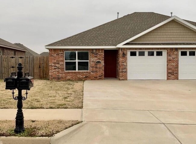 Building Photo - 607 W Weymouth