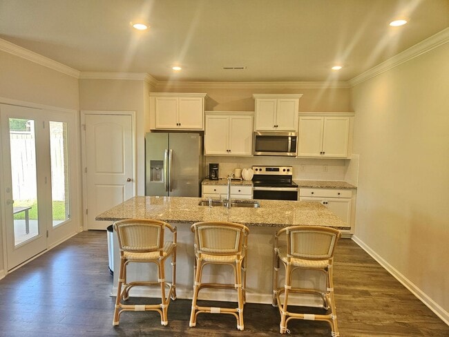 Photo - 230 Ashland Dr SW