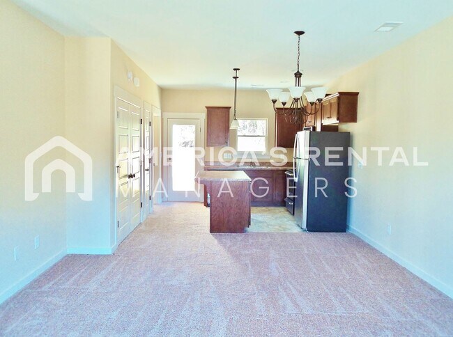 Photo - Town Home in Birmingham! AVAILABLE NOW!!!