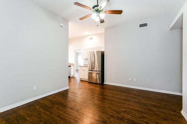Photo - 205 Madalyn Ct
