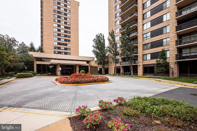 Photo - 3713 S George Mason Dr Apartment Unit 215