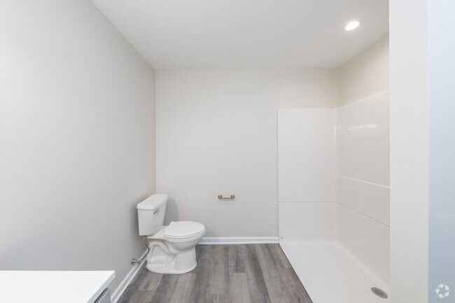 2 BR, 1BA- 1398SF - Bathroom