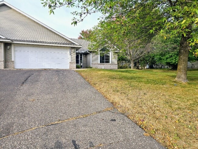 Building Photo - Charming 2-Bedroom, 2-Bathroom Home with Sunroom & Patio in Woodbury, MN
