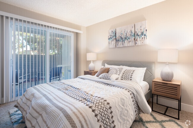 1BR, 1BA - 640SF