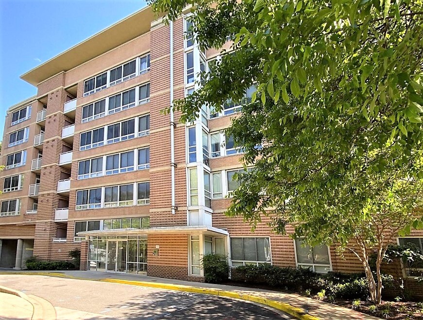 Photo - 350 G St SW (Washington, DC)