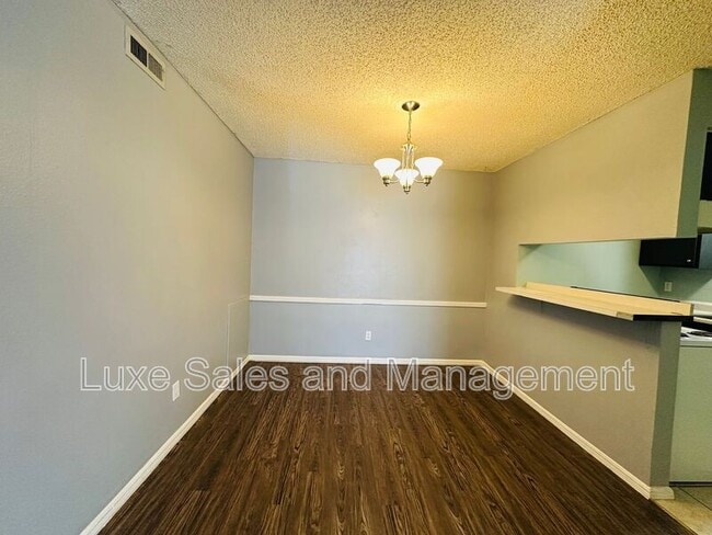 Photo - 6034 NW Expressway Unit B